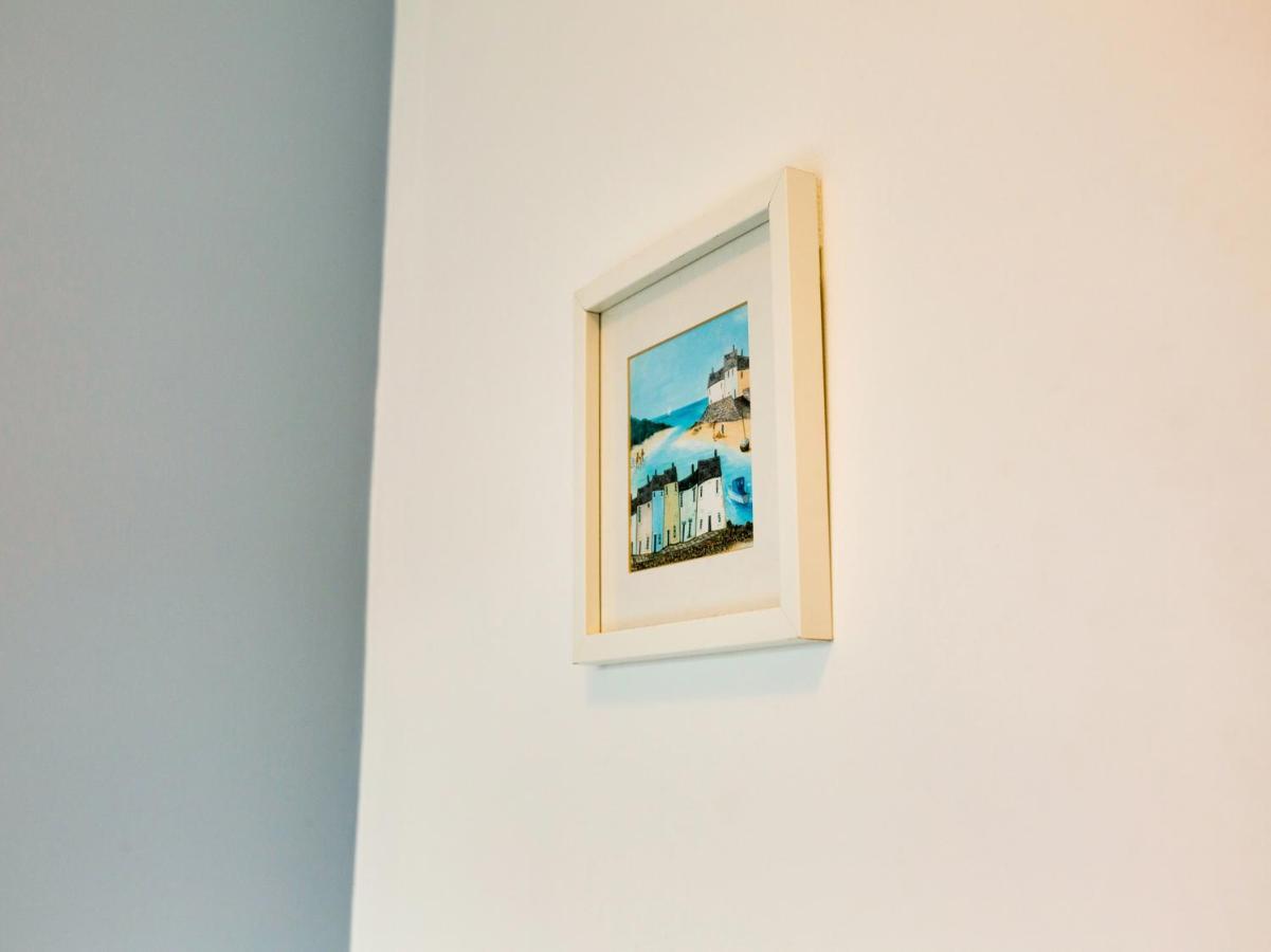 Hotel Sea Breeze Клактън он Сий Екстериор снимка