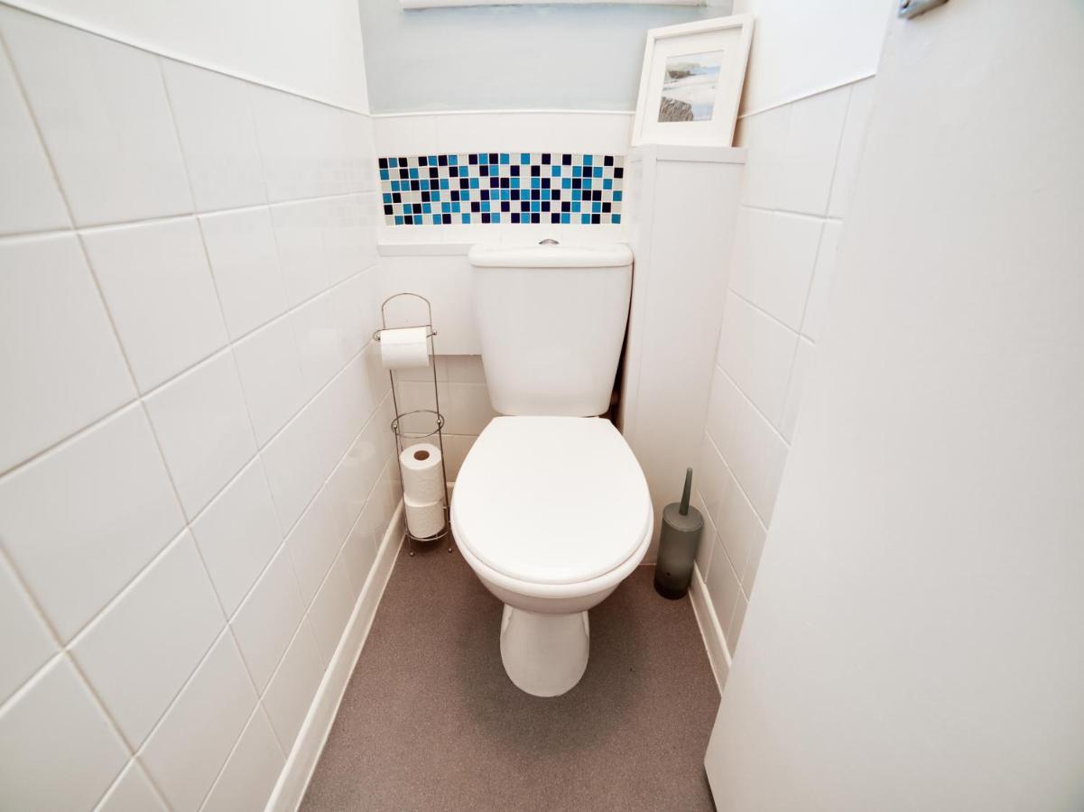 Hotel Sea Breeze Клактън он Сий Екстериор снимка