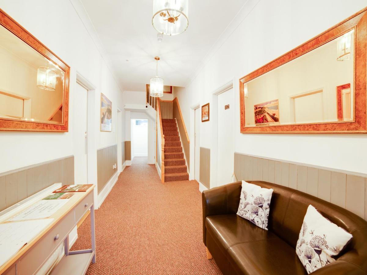 Hotel Sea Breeze Клактън он Сий Екстериор снимка
